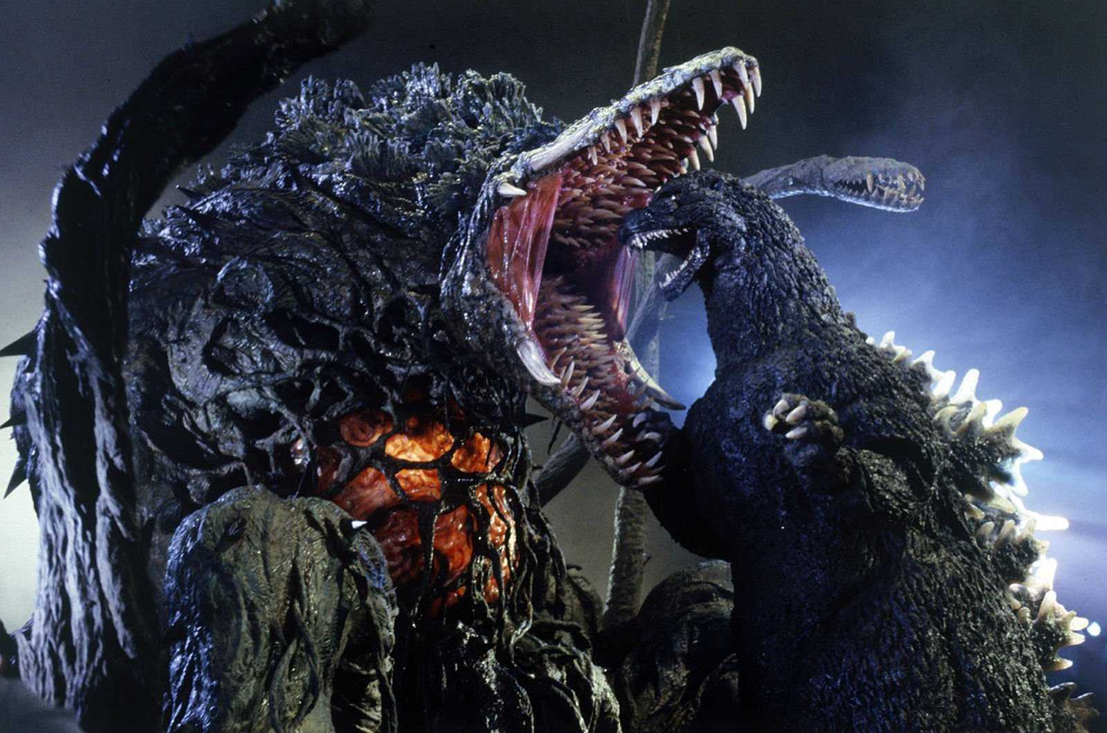 Фильмы про монстров и чудовищ: список лучших интересных и самых страшных ужасов про гигантских огромных существ