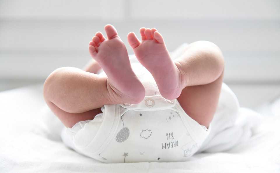 Пеленки для новорожденных: размеры, сколько нужно, как сшить своими руками?