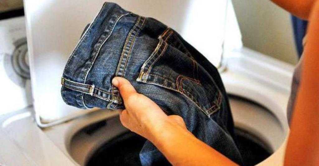 Как быстро высушить джинсы, штаны в домашних условиях: после стирки, без утюга и фена