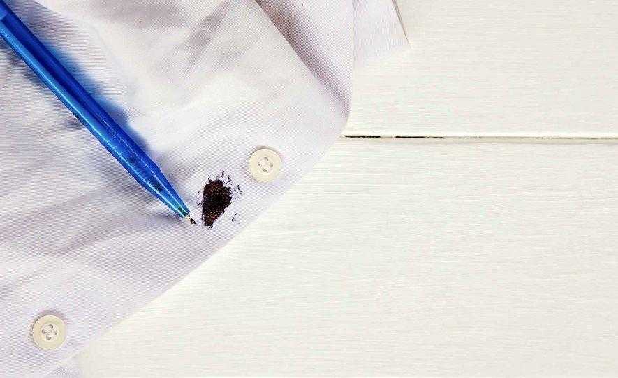 Чем отстирать чернила от ручки с одежды: 25 методов