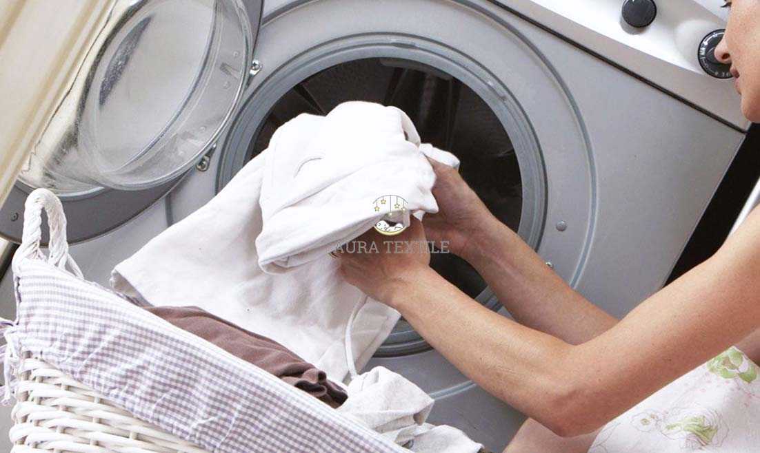 Как стирать лен в стиральной машине и вручную: при какой температуре садятся льняные вещи при стирке и как правильно сушить такую одежду
