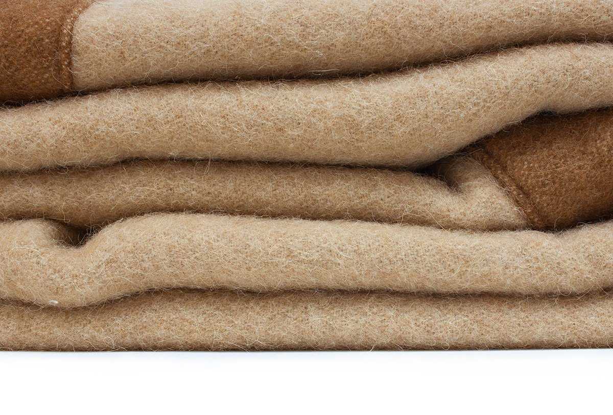Какое одеяло лучше — верблюжье или бамбуковое, плюсы и минусы использования