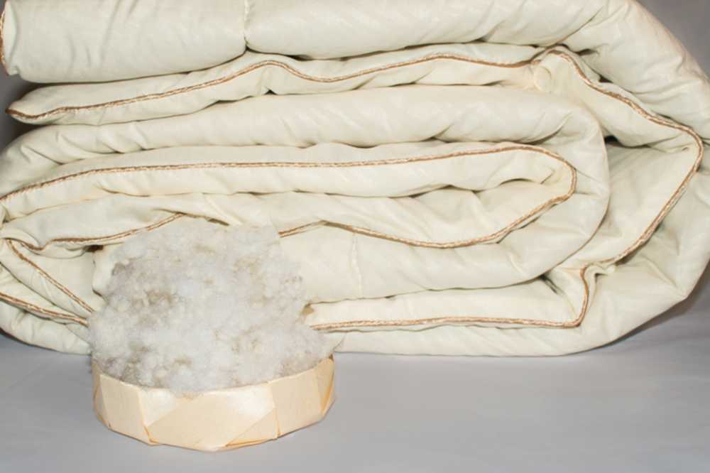 В статье рассказывается об особенностях овечьей шерсти и о преимуществах одеял из этого материала Даётся сравнительная характеристика продукции отечественных и