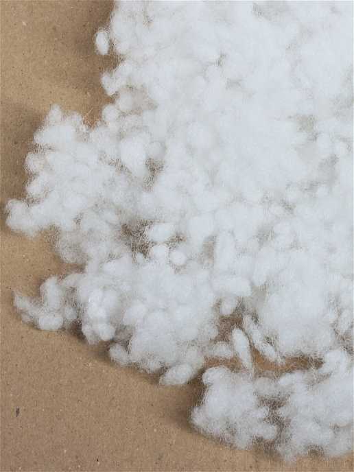 Полиэфир — синтетический материал, используется для изготовления других тканей и утеплителей