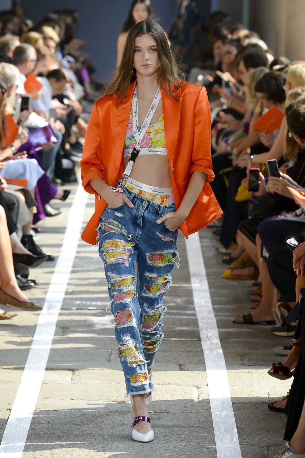 Модный базовый гардероб - весна 2022: женские тенденции, новинки с фото