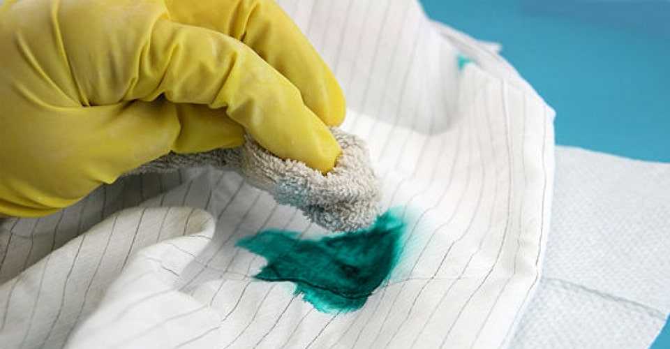 Чем отстирать зеленку с одежды и как вывести с ткани, отстирывается ли зеленка, как ее убрать, чем удалить пятно