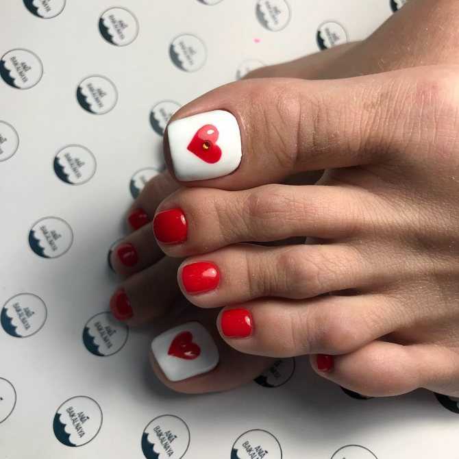 Красный дизайн ногтей 2021-2022: фото модного и стильного маникюра | volosomanjaki.com