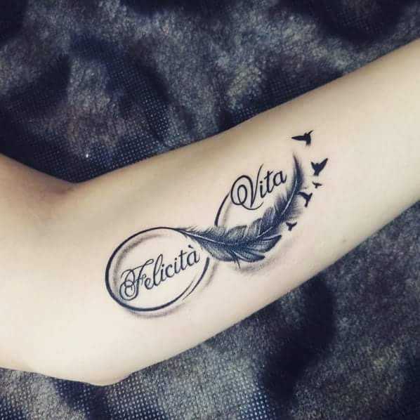 Татуировки бесконечность с надписью