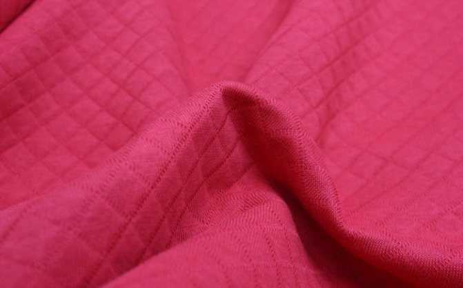 Капитоний: что это за ткань, состав и свойства материала для пошива халатов, платьев и другой одежды