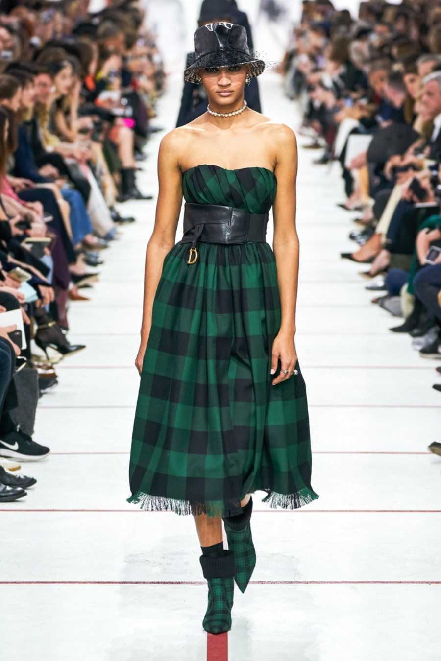 Фасоны платьев 2019: модные тенденции