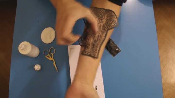 Временные тату на тело: как клеить тату-наклейки