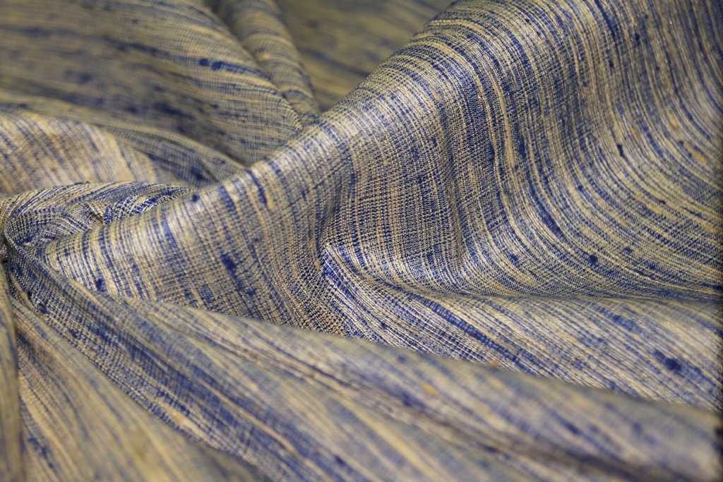 Чесуча ткань из нитей дубового шелкопряда: состав, свойства и фото