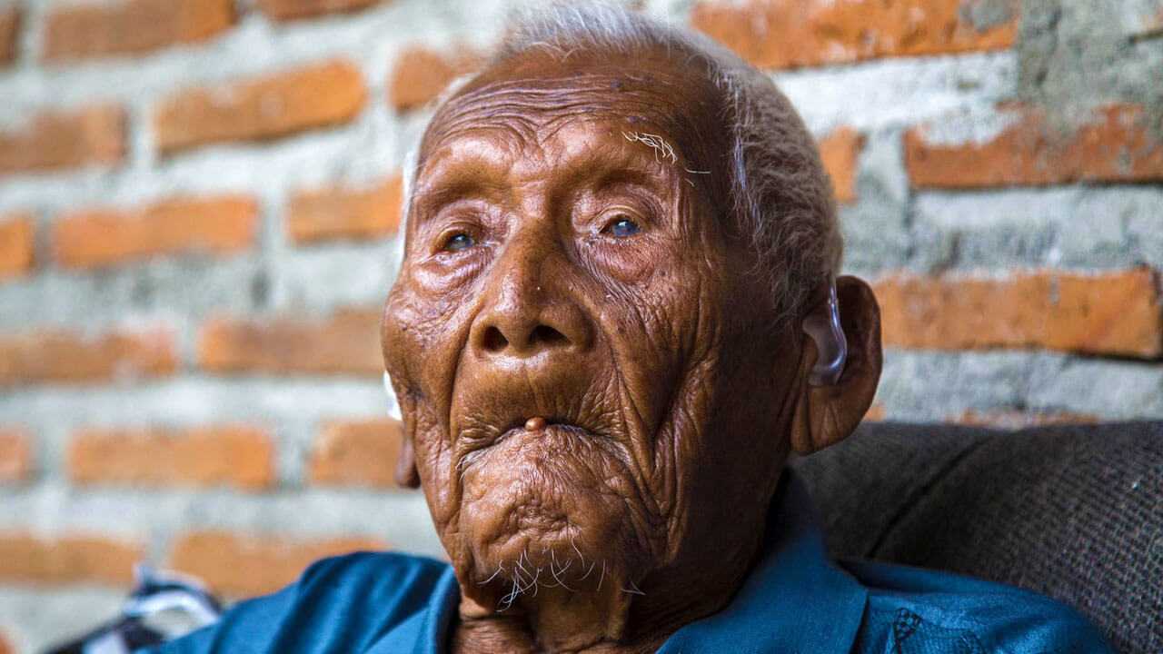 Старейшие: 15 самых старых долгожителей в мире