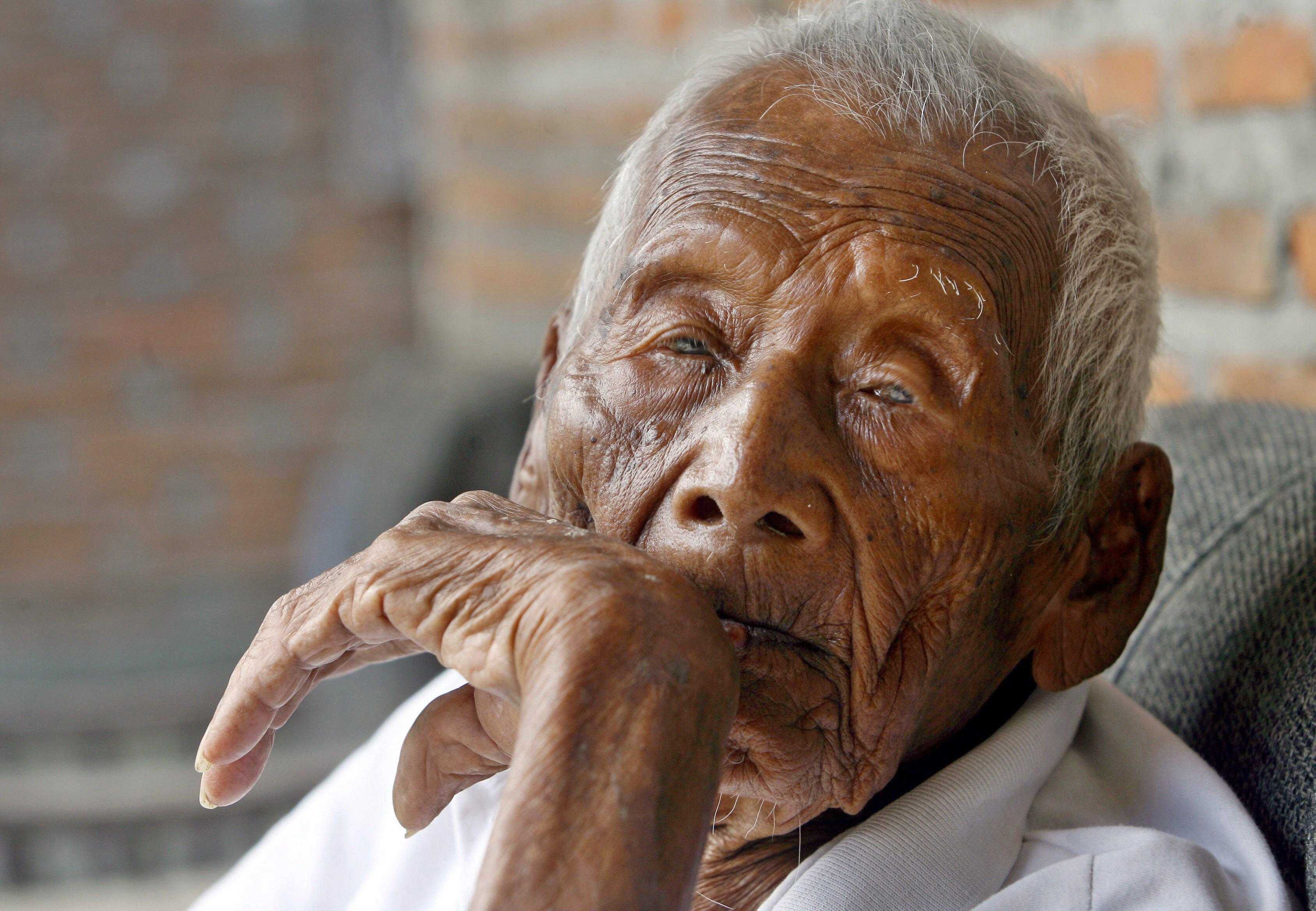 Самые старые люди в мире: список топ-10 долгожителей на земле на сегодняшний день ныне живущие сейчас и за всю историю человечества. сколько лет тем, кто еще жив, их фото