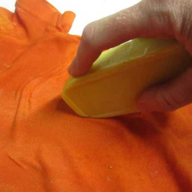 Как и чем отстирать солидол с одежды: простые рецепты от подготовки ткани до полного выведения пятна