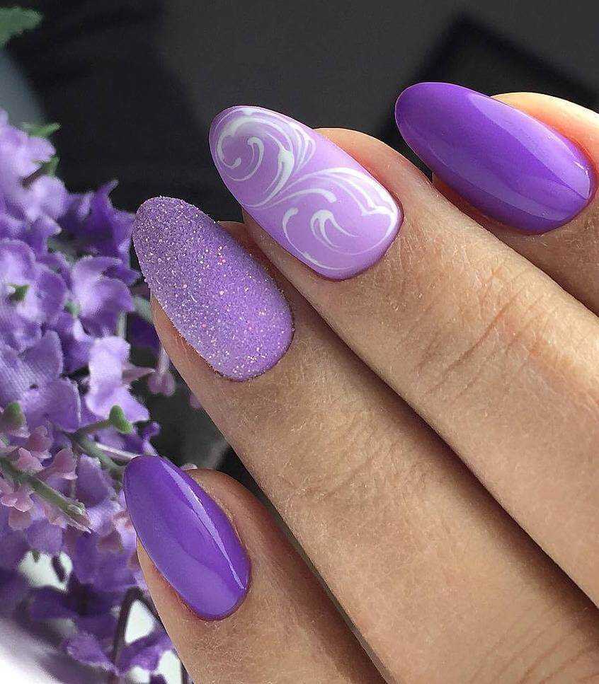Фиолетовый маникюр и дизайн ногтей на короткие, средние ногти Маникюр фиолетовый с черным, темно фиолетовым и розовым цветом Фиолетовый френч фото